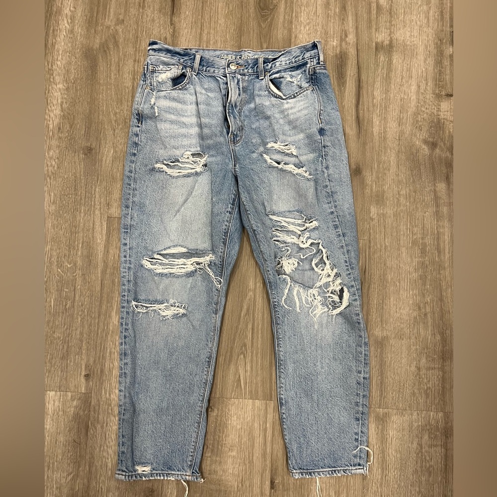 American Eagle Mom Jean Size 10 Short